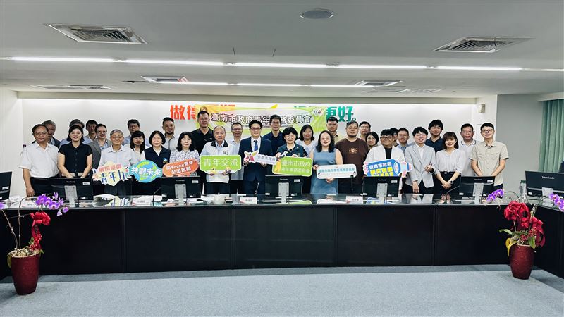 南市府第4屆青年事務委員會今(23)日舉行第3次會議,邀請青年與局處交流市政議題。(圖/臺南市府提供)