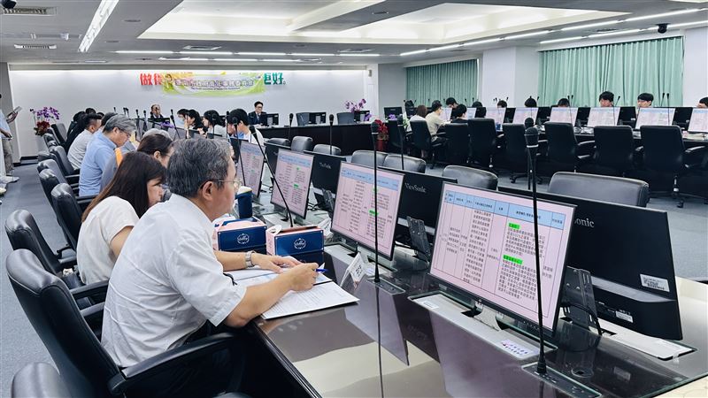 青委就局處業務及專案報告踴躍回饋,並特別感謝市府團隊的努力。(圖/臺南市府提供)