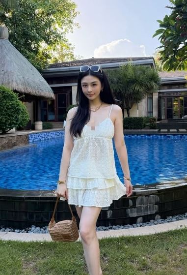 近日沈月分享與母親同遊海南三亞的度假美照，其中多張由邱淑貞親自拍攝，也意外掀起熱烈討論。（圖／翻攝自沈月IG）