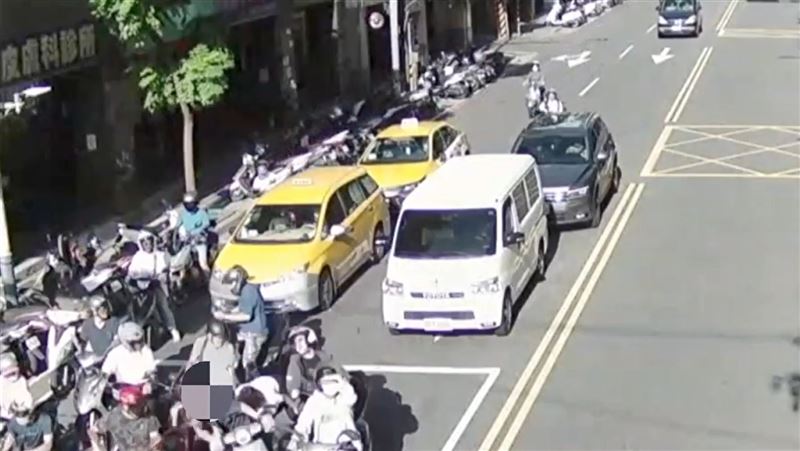 事故發生瞬間。（圖／翻攝畫面）