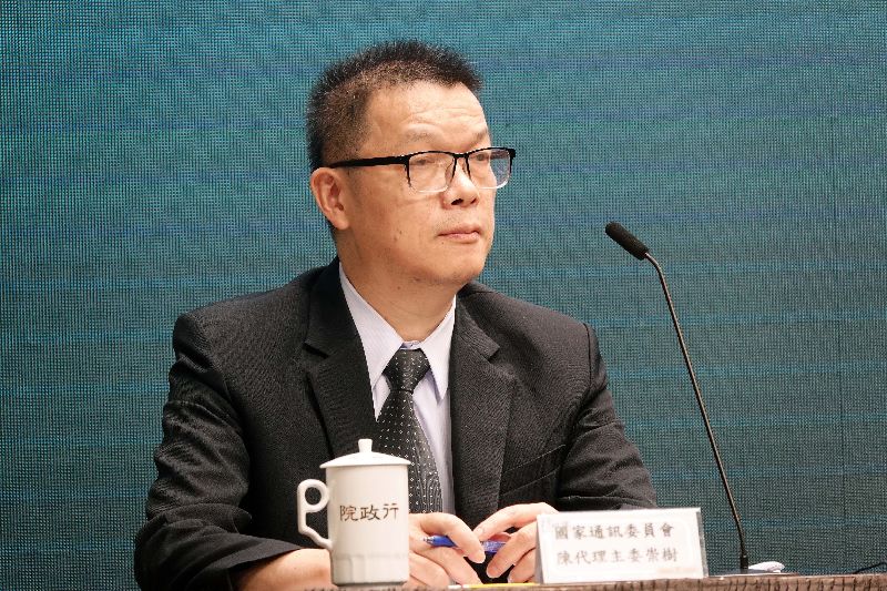 國家通訊傳播委員會(NCC)代理主委陳崇樹23日於行政院會後記者會表示,2026年城鎮韌性(防空)演習的行動網路降速演練,法源依據來自民防法、電信管理法、災害防救法、國防部「防空演習實施辦法」等法規