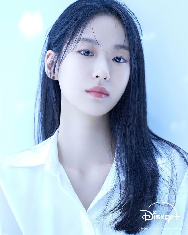 李利覃（이이담）飾演冷酷檢察官朴智潭（暫譯）。（圖／Disney+提供）