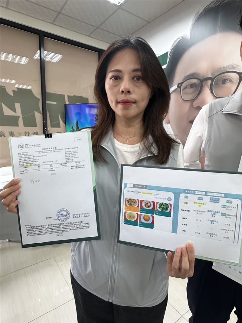 新竹市議員鄭美娟質疑,業者送檢的樣品時間點有疑慮。(圖/記者羅欣怡攝影)