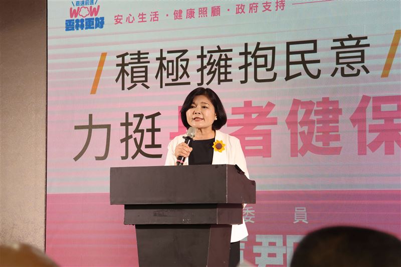 張麗善表示縣府積極回應民意,將於明年度總預算編列長者健保補助經費。(圖/雲林縣政府)
