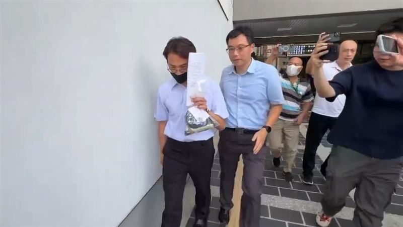 中聯廠長100萬交保遮臉快閃 律師嗆媒體