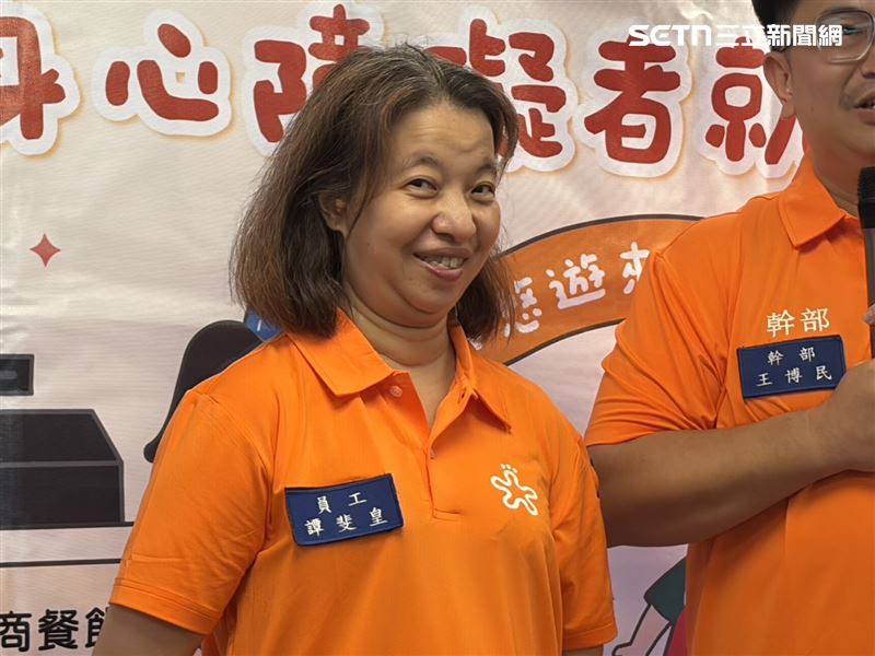 斐皇22年來從最基礎的擦車做起,如今她已是汽車美容打蠟技能競賽亞軍。(圖/記者簡浩正攝影)