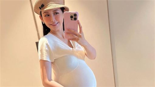 懷雙胞胎當三寶媽　愷樂挺超大孕肚曬近照