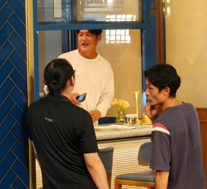 余文樂看起來狀態不錯。(圖/翻攝自李小花吃餅干微博)