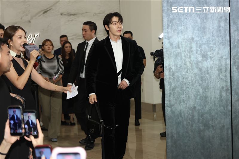 Super Junior東海現身101,現場吸引超過500名粉絲朝聖。(圖/記者鄭孟晃攝影)