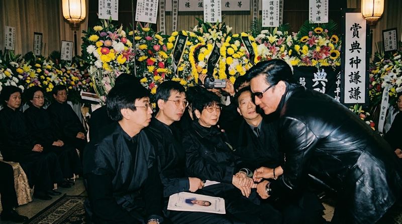 謝賢不顧安危跳海救墮海男童!俠義逼哭網