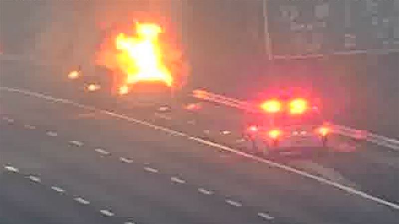 新/國道火燒車事故!駕駛沒逃出…被燒死
