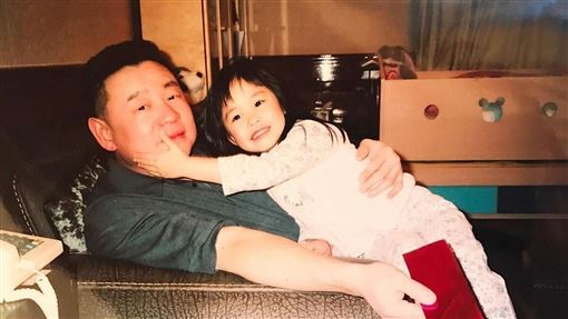 千億千金罕曬75歲富豪爸照！自曝強大基因