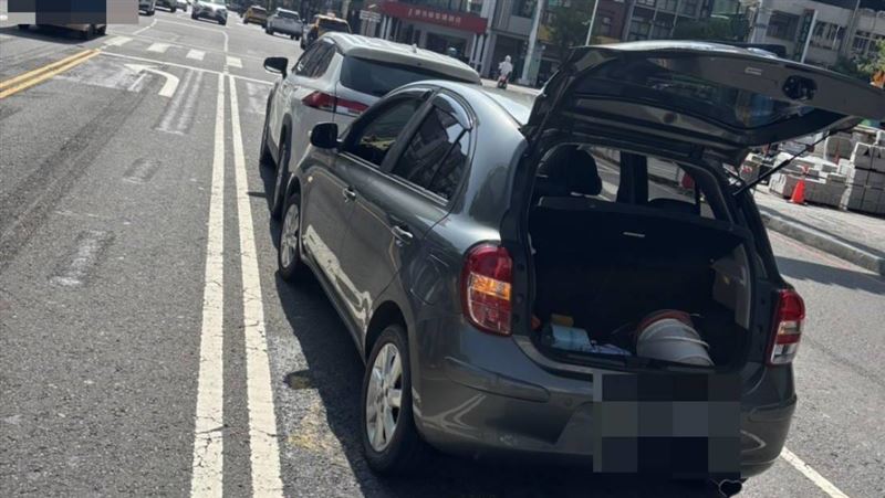 彎腰撿東西全忘了!高雄翁猛撞休旅車