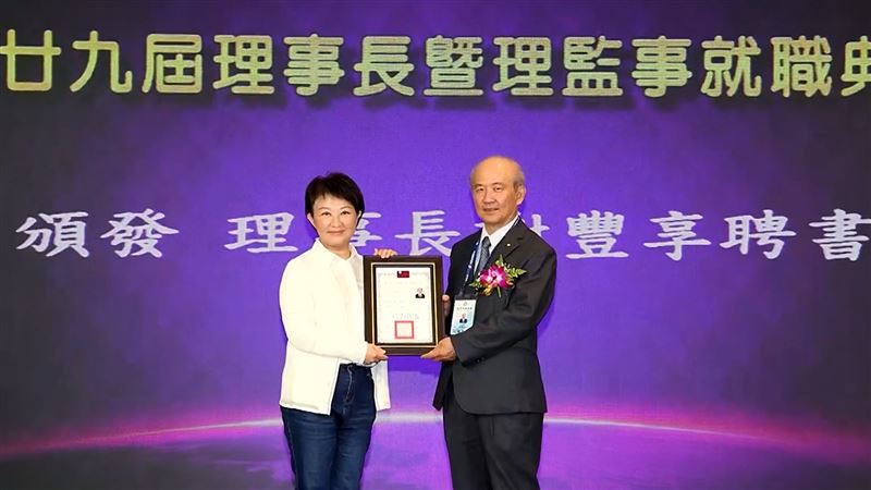 台中市商業會理事長謝豐享發文砲轟盧秀燕卸責。(圖/翻攝自台中市商業會官網)