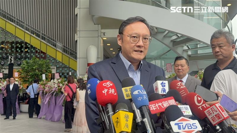 台中市副市長鄭照新稱,謝豐享發文是個人意見,商業會副理事長施錦郎已發聲,非常感謝台中市府強力下架、清查流向作法。(圖/記者潘靚緯攝影)