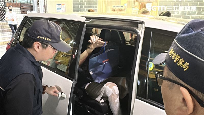 陽明交大林姓教授今（24日）上午移送新竹地檢署複訊。（圖／記者羅欣怡攝影）