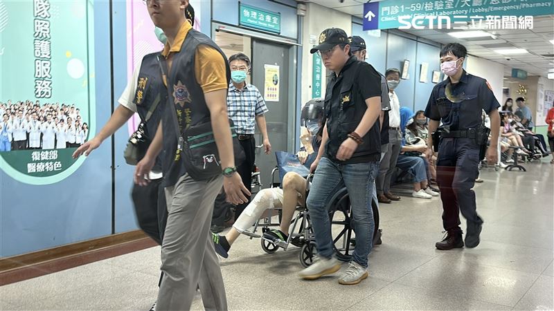 林男帶傷出院。(圖/記者羅欣怡攝影)