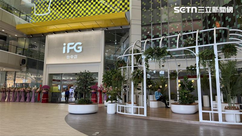 iFG遠雄廣場台中店打造網美地標「城市花園」。(圖/遠雄集團提供)
