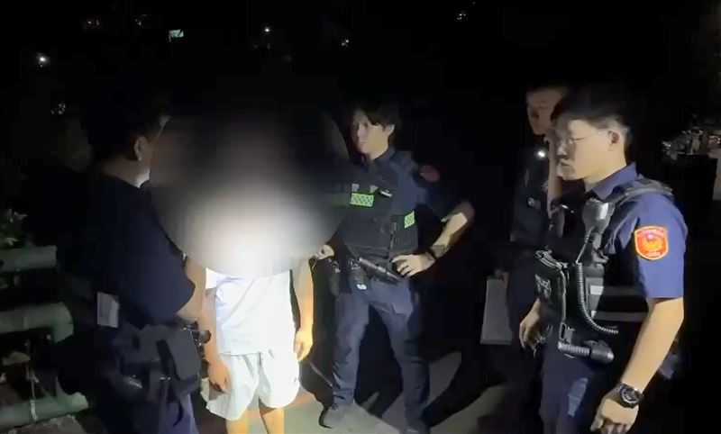 警方逮捕許男。（圖／翻攝畫面）