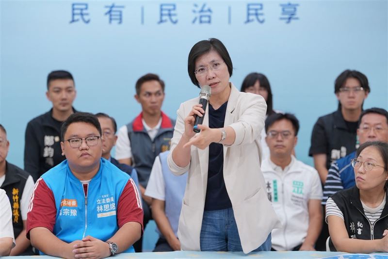 徐欣瑩在國民黨新竹縣黨部舉辦記者會,號召民眾725上凱道反毒油(圖/翻攝自徐欣瑩臉書)