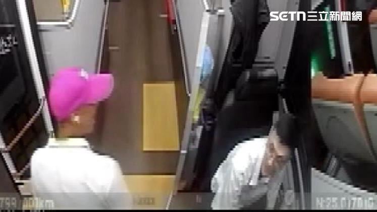 新北市板橋區一輛公車發生衝突!一名老翁喝酒之後搭公車,先是嫌旁邊的情侶講話太吵跟對方吵起來。接著又發現自己坐過站,衝到駕駛座對著司機飆罵