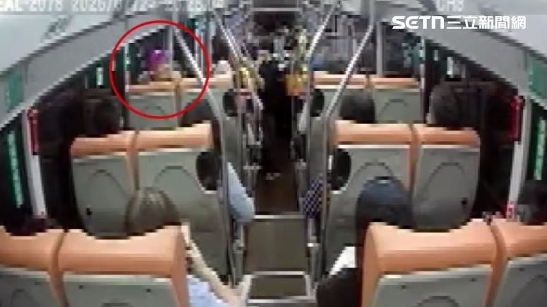 當時老翁喝完酒後搭乘234路線公車準備回家