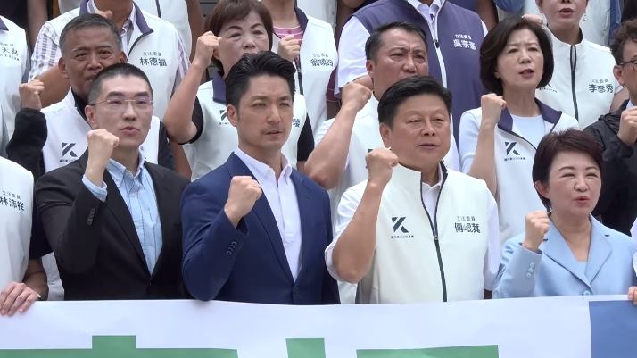台北市長蔣萬安、台中市長盧秀燕、基隆市長謝國樑在立法院與藍白黨團舉行「沒有真相不准上架」記者會(圖/翻攝畫面)