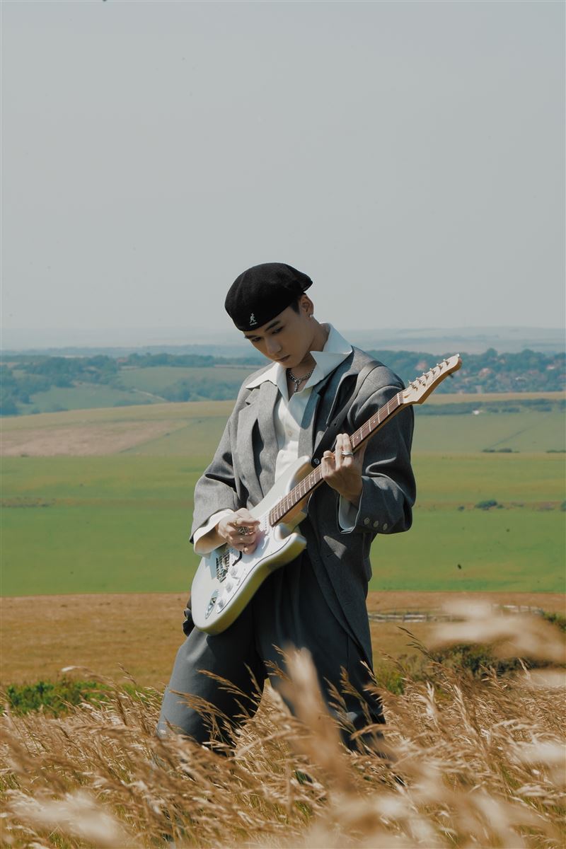 周祖安以極具渲染力的深情演繹,搭配Pop Rock曲風,唱出失戀狀態。(圖/索尼音樂提供)