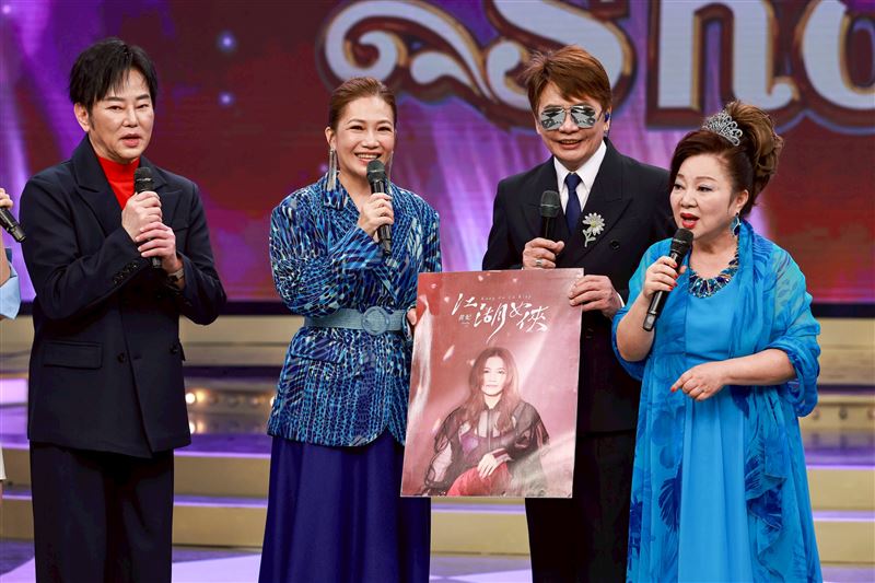 陽帆(左起)、黃妃、袁小迪、白冰冰大合照。(圖/民視提供)
