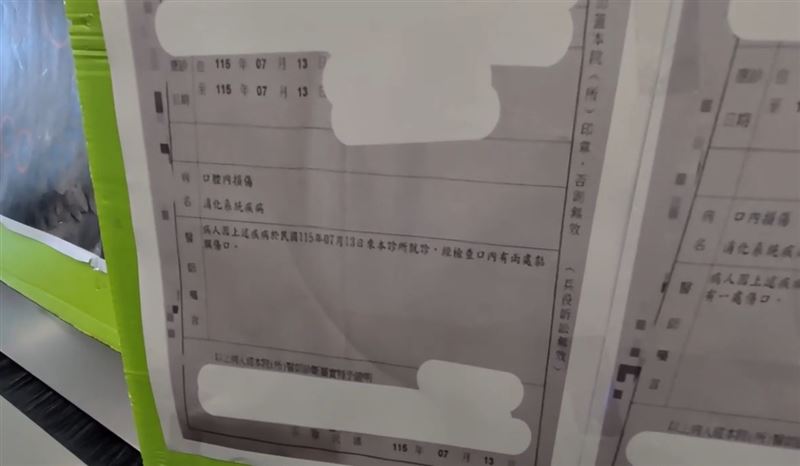 台中「大戶屋」白飯出現陶瓷碎片，媽媽及幼童割傷上顎及舌頭，在市議員張家銨陪同下召開記者會，希望店家能盡速釐清狀況。（圖／翻攝畫面）