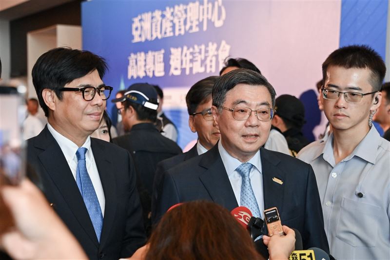卓榮泰出席「亞洲資產管理中心高雄專區成立週年記者會」前受訪（圖／行政院提供）