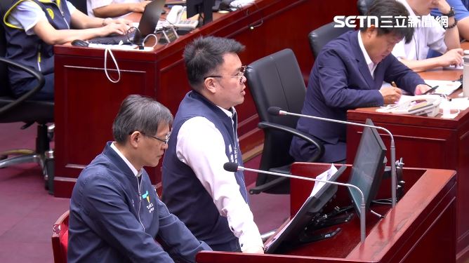 台北市產發局長陳俊安備詢。(圖/翻攝畫面)