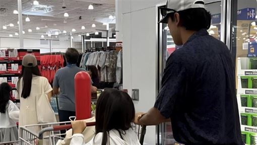 Rain金泰希帶女兒度假　超市採買照曝光