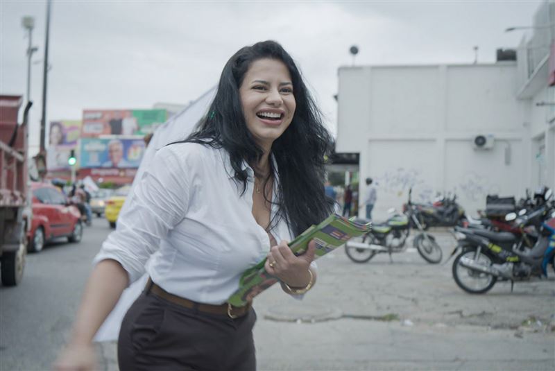 前成人女星Alejandra Oma&ntilde;a就任哥倫比亞參議員，正式進入國會。（圖／翻攝自X平台 @aleomanao）