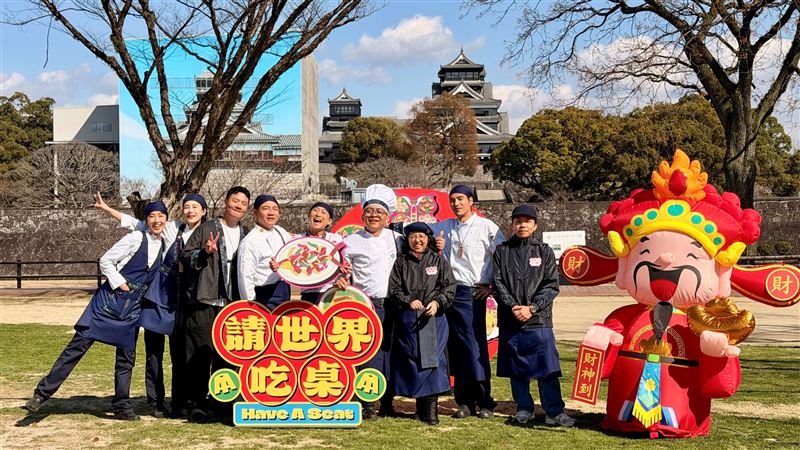 本周熊本城辦桌正式登場,現場約有八成賓客是日本人。(圖/三立提供)