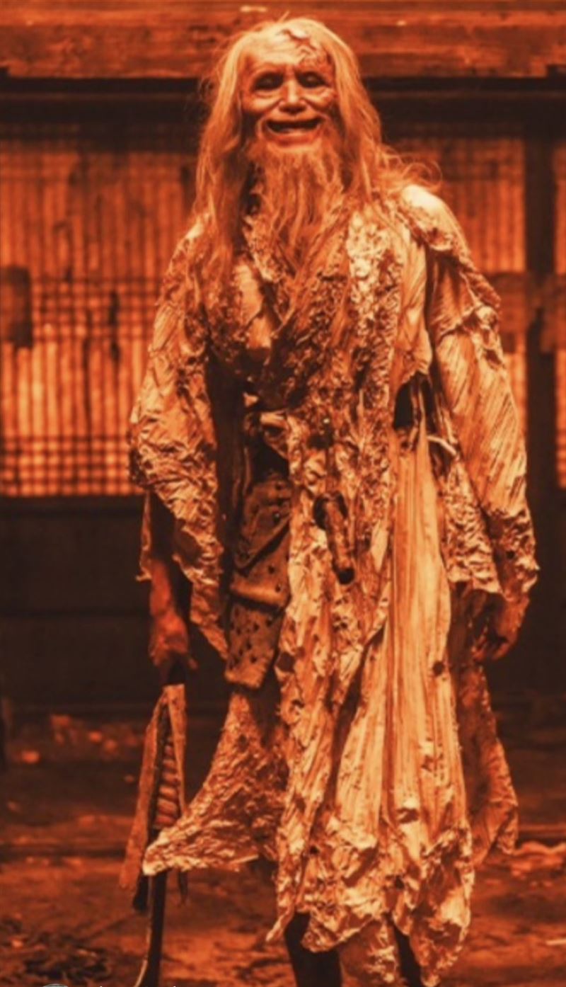 《鬼謎東宮》中外型駭人的白髮鬼「䭾殺戡翁」是演員趙鎮錫真人上陣。(圖/翻攝自IG @jseok_j)