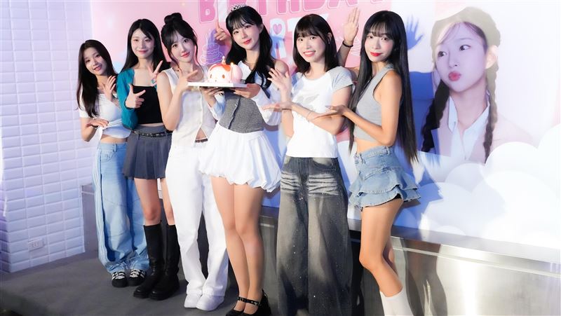台中連莊小魔女隊友為金吉娜慶生。(圖/首湛創意提供)