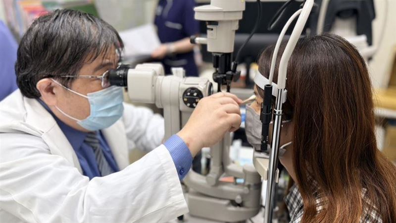 獨／正妹雙眼劇癢…睫毛變成陰蝨窩