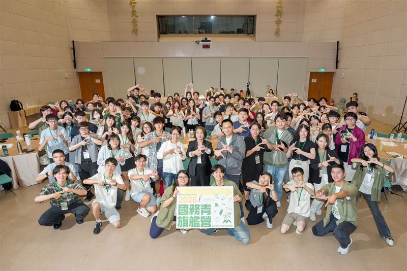 民進黨國務青旗艦營開幕,首日邀請秘書長徐國勇、屏東縣長周春米及屏東市長參選人梁育慈擔任重要講者(圖/民進黨提供)