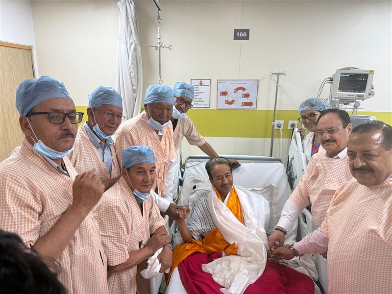 「蟑螂運動」領袖士王曲克(Sonam Wangchuk)結束26天絕食行動,將與印度政府對話。(圖/翻攝自X平台 @Wangchuk66)