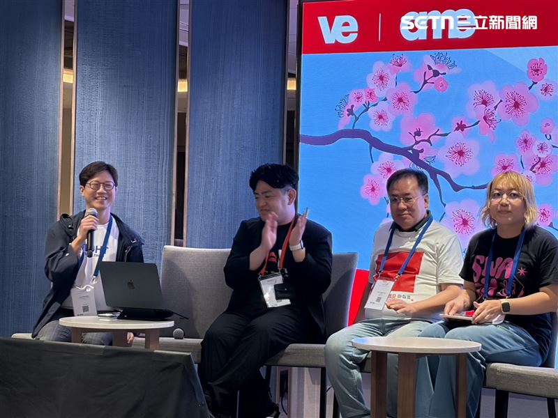 台灣你不是一個人實踐協會理事長呂允中（左），以流利英語分享台灣在國內與國際募款的經驗外，也給予講者建議。（圖／記者簡浩正攝影）