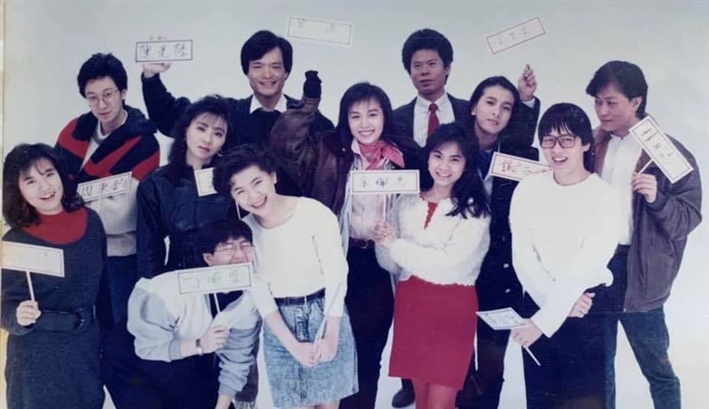 1988年《大學城》合照,張雨生(右2)後來因車禍離世。(圖/媒體棧提供)
