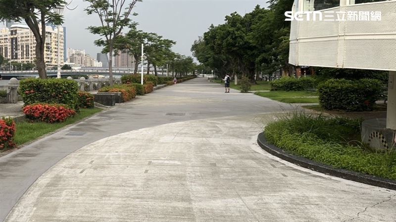 50歲李姓男子,疑似遊民,平時居無定所,倒臥該處身亡。(圖/翻攝畫面)