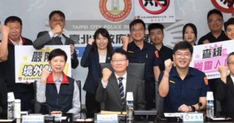 北檢檢察官高文政(後排左二)入列今年調升一審主任的24人名單。(圖/台北地檢署提供)