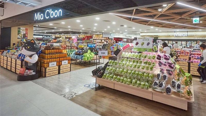 Mia C’bon Dream Plaza風味巡禮開幕週年慶,多項生鮮蔬果買1送1。(圖/翻攝自Mia C’bon粉專)