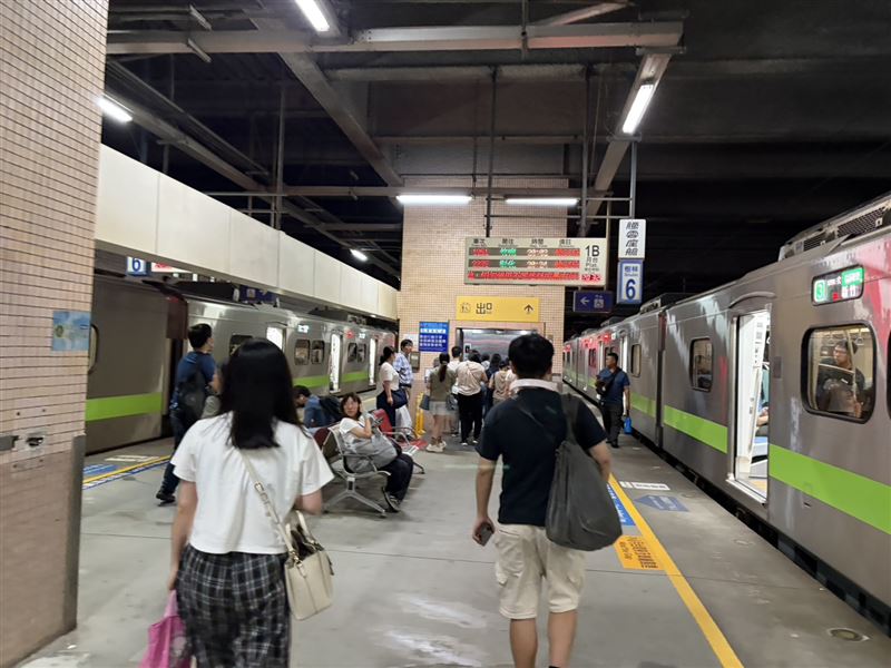 配合2026城鎮韌性（防空）演習，中部將於8月10日、北部8月13日同步實施行動網路降速演練，臺鐵提醒，屆時民眾使用「臺鐵e訂通APP」可能將受影響。（圖／資料照）