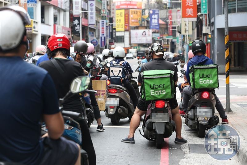 醫師蔡依橙比較一家四口三餐整個月點外送和自己下廚的花費差額,結果讓他幾乎不再點外送。(本刊資料照)