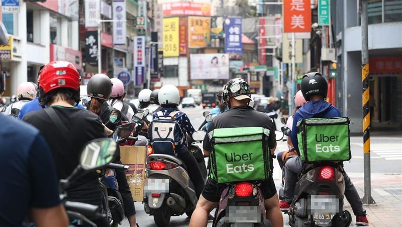 一家四口3餐全叫外送 vs.自己煮差多少？