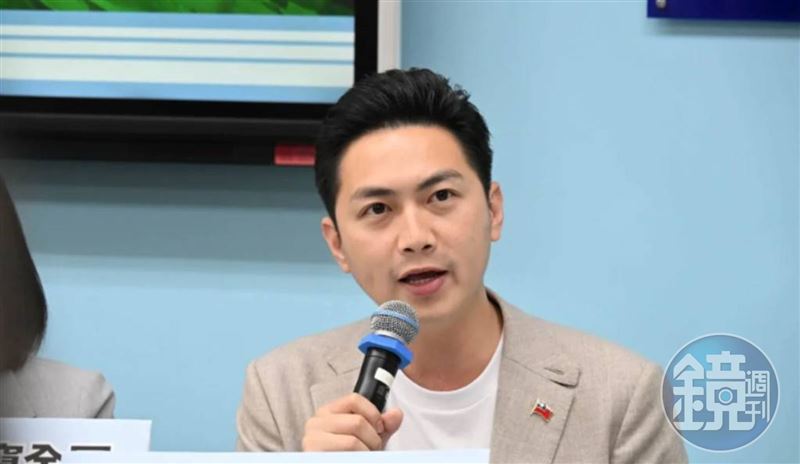 立委廖偉翔前偶像女友散發不實傳單。(本刊資料室)