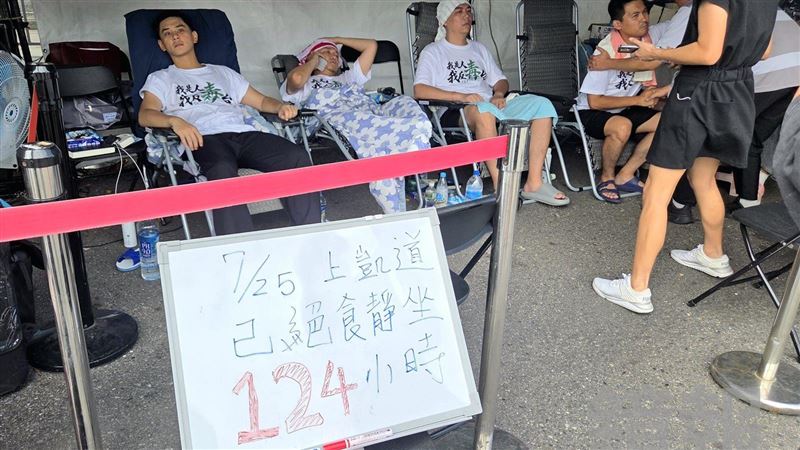 批蔣盧鬧事　藍青年軍：725不如去看煙火